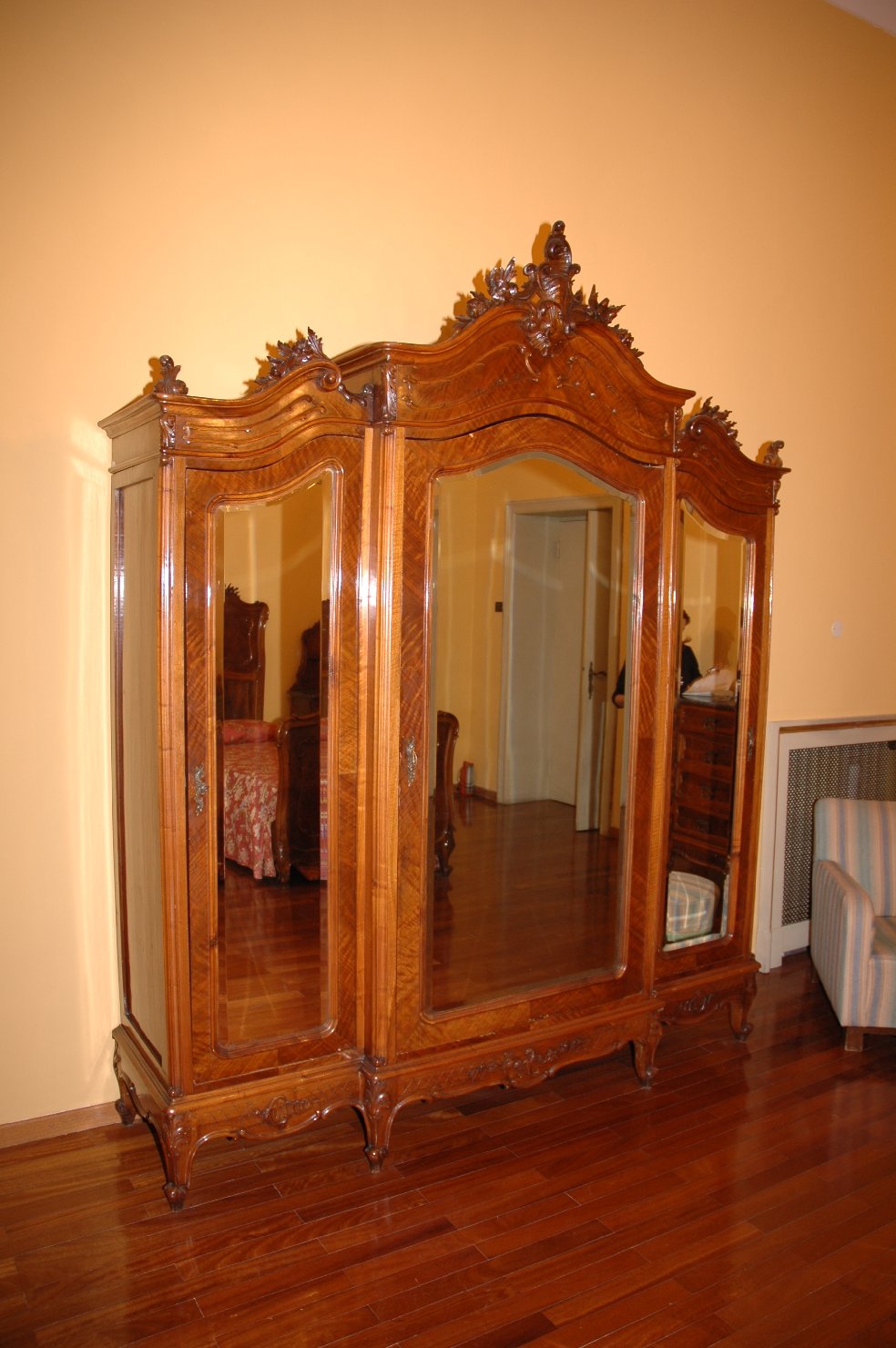 armadio - bottega italiana (metà sec. XX)