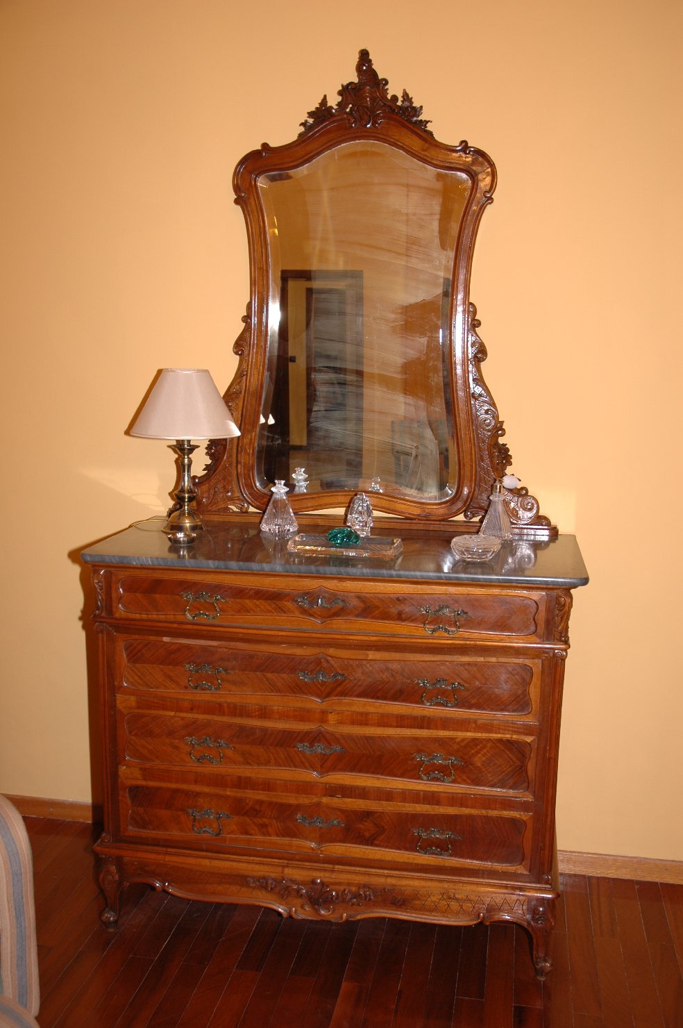 cassettone - bottega italiana (metà sec. XX)