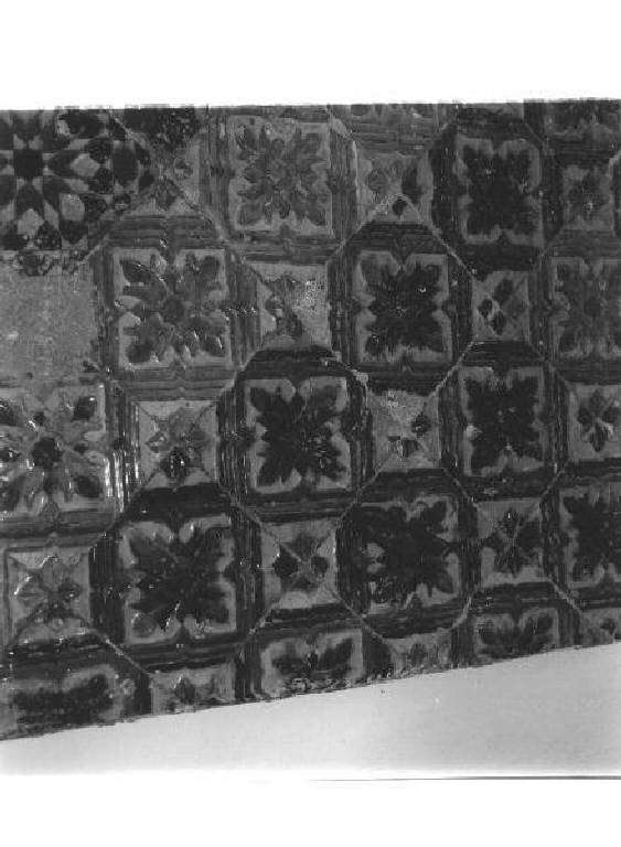 piastrella, elemento d'insieme - produzione spagnola (sec. XVI)