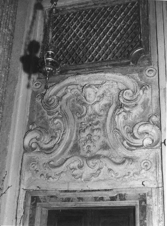 CHERUBINO CON FESTONE VEGETALE (decorazione plastica, elemento d'insieme) - PRODUZIONE LIGURE (prima metà sec. XVIII)
