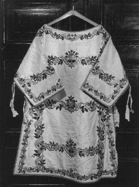 motivi decorativi floreali (tunicella, elemento d'insieme) - manifattura ligure (seconda metà sec. XIX)