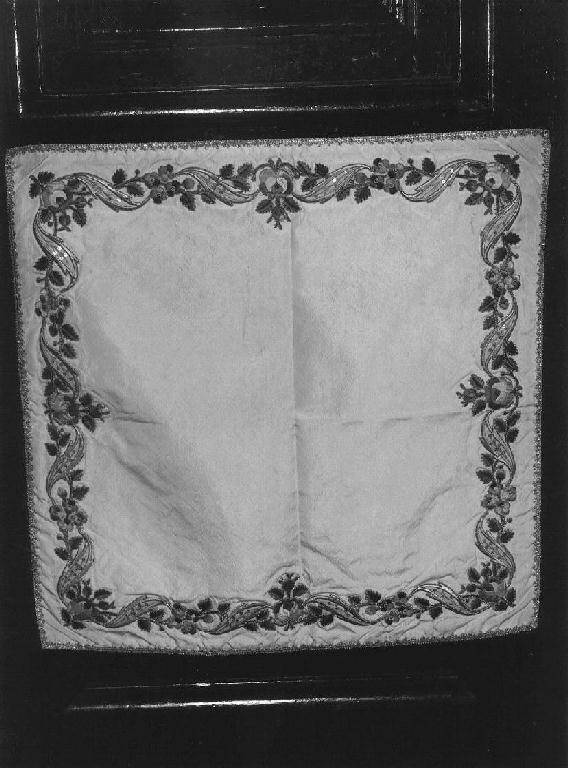 motivi decorativi floreali (velo di calice, elemento d'insieme) - manifattura ligure (seconda metà sec. XIX)