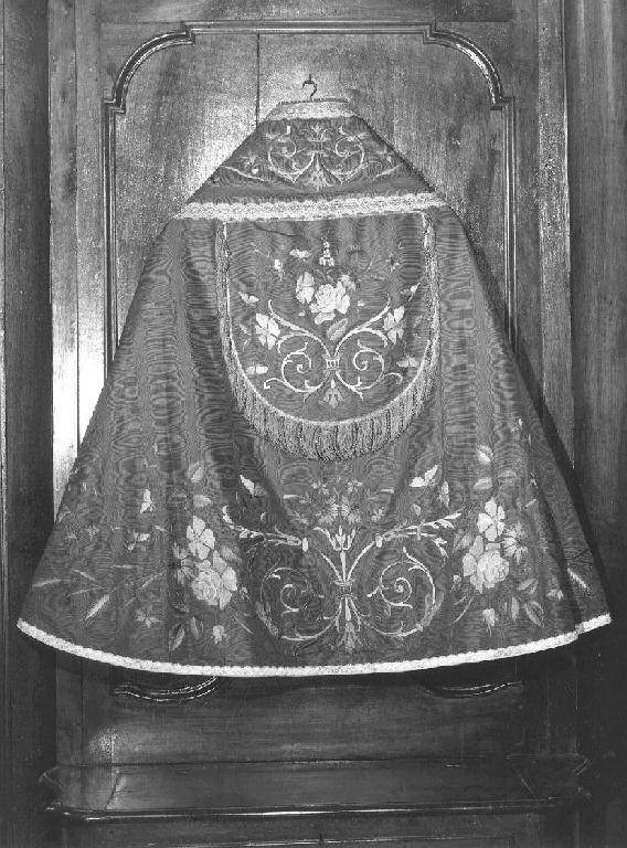 motivi decorativi floreali (piviale, elemento d'insieme) - manifattura ligure (primo quarto sec. XX)