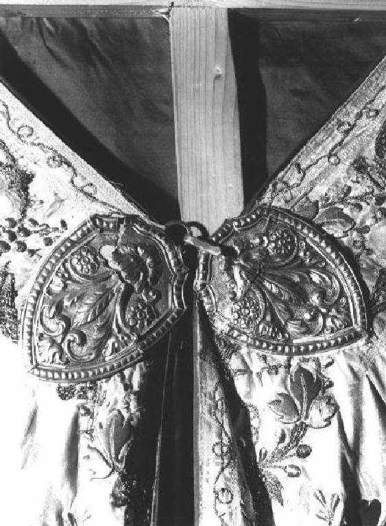 fermaglio di piviale, elemento d'insieme - PRODUZIONE GENOVESE (sec. XIX)