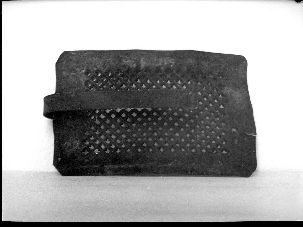 grattugia, utensili - bottega ligure (sec. XIX fine)