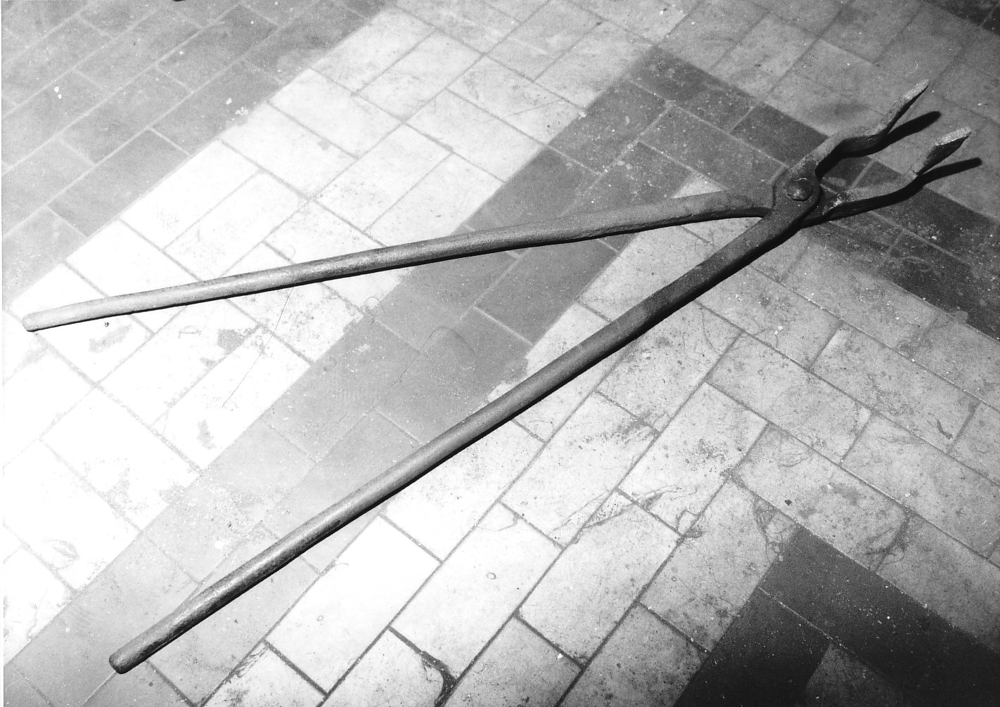 tenaglia - produzione (sec. XX)