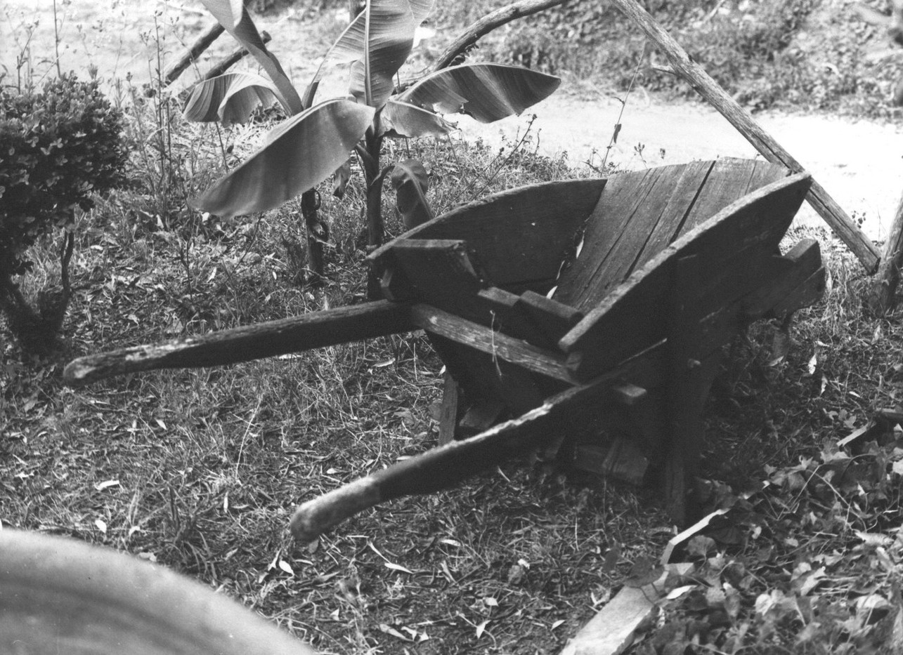 carriola, carriole, mezzi per trasporto carichi - Ortonovo (sec. XX)