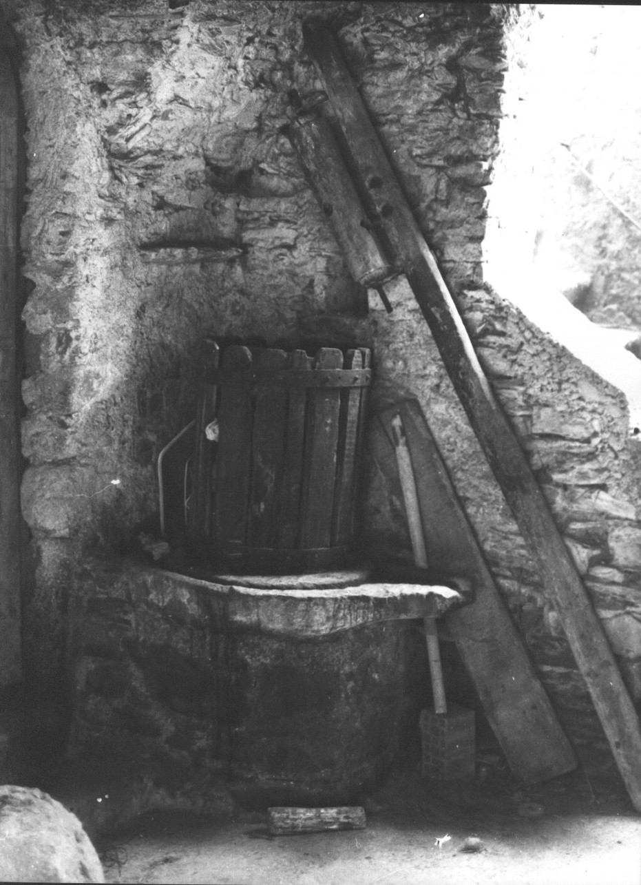 torchio, torchi da vino, strumenti per la vinificazione - Ortonovo (secc. XVII/ XVIII)