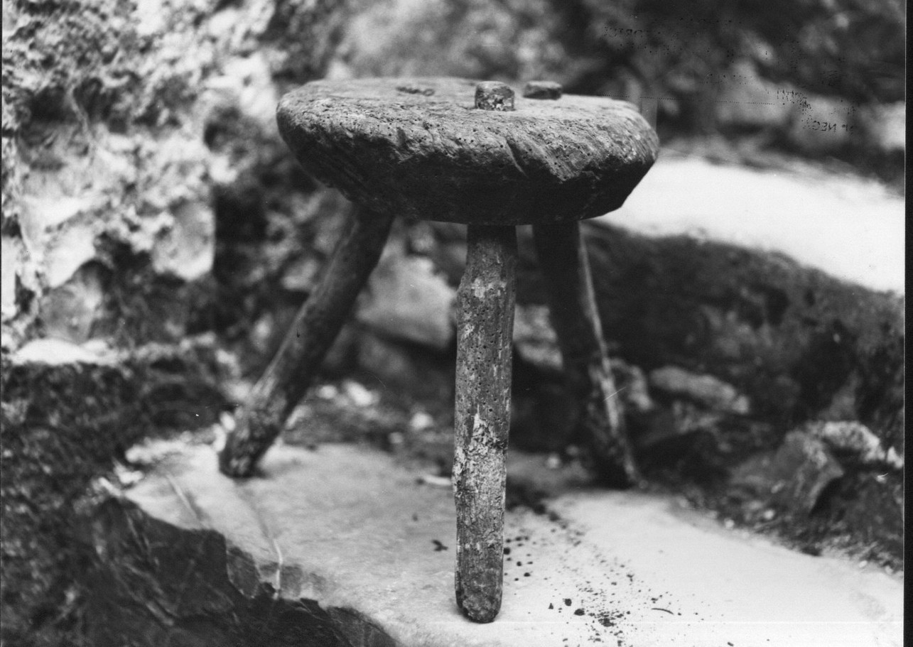 sgabello, oggetti agricoli - Valbrevenna (sec. XX)