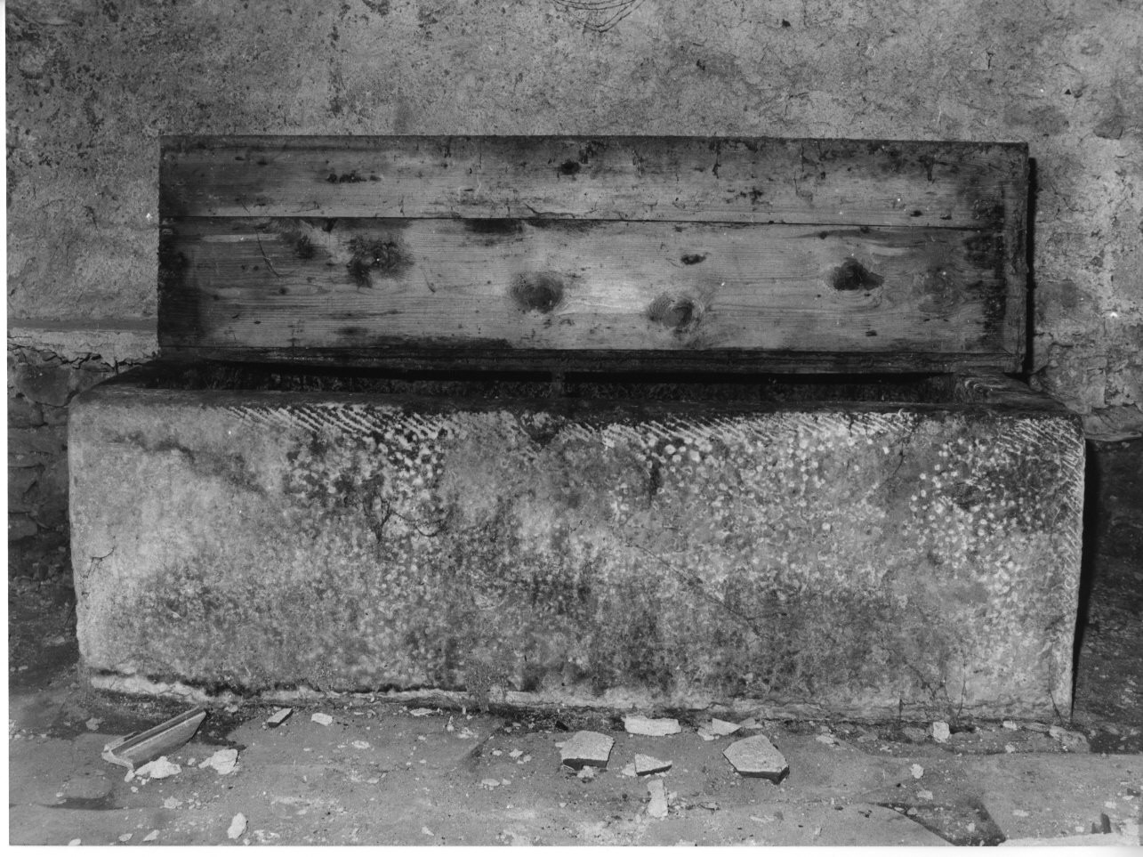 vasca per conservare l'olio - produzione (sec. XVII metà, sec. XVIII)