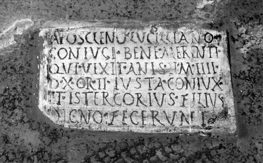 lapide tombale - ambito romano (sec. III)