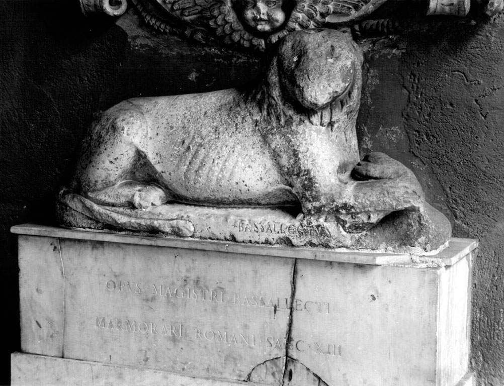 leone (statua, frammento) di Vassalletto II (prima metà sec. XIII)