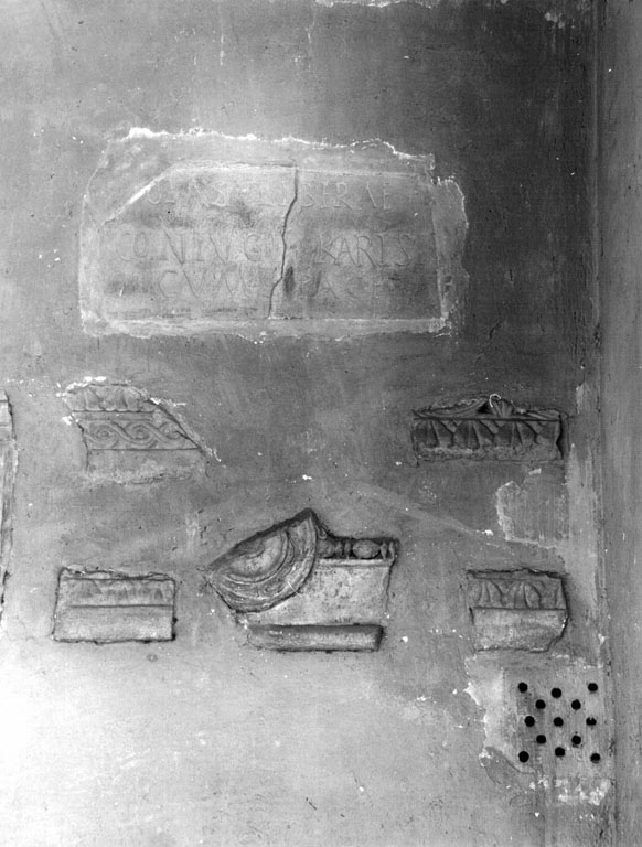 lapide tombale, frammento - ambito romano (sec. IV)