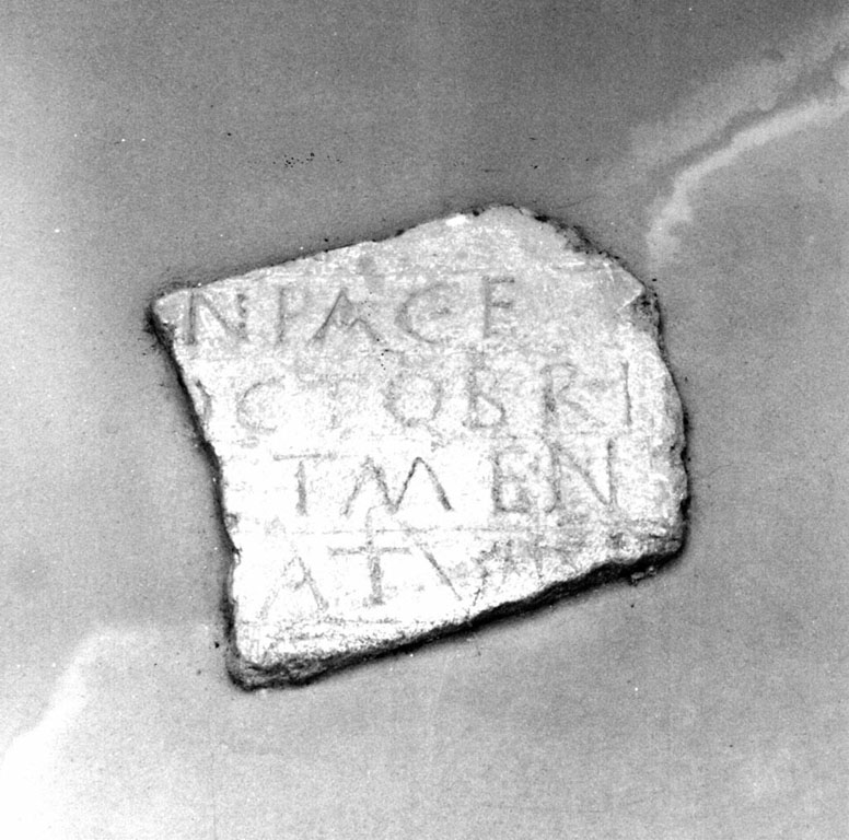lapide tombale, frammento - ambito romano (secc. III/ IV)