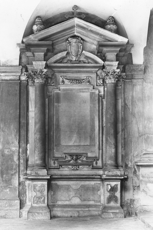 monumento funebre di Longhi Onorio (secc. XV/ XVII)