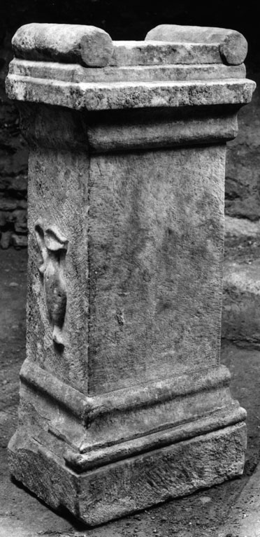 cippo - ambito romano (secc. III/ IV)