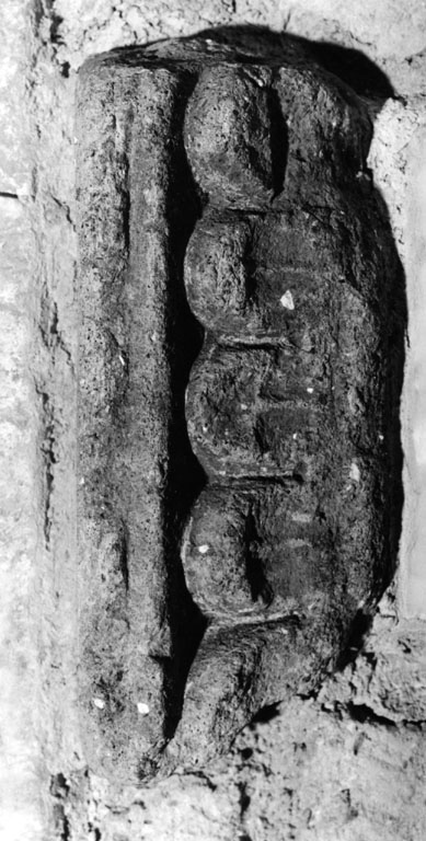 capitello, frammento - bottega italiana centrale (sec. XI)