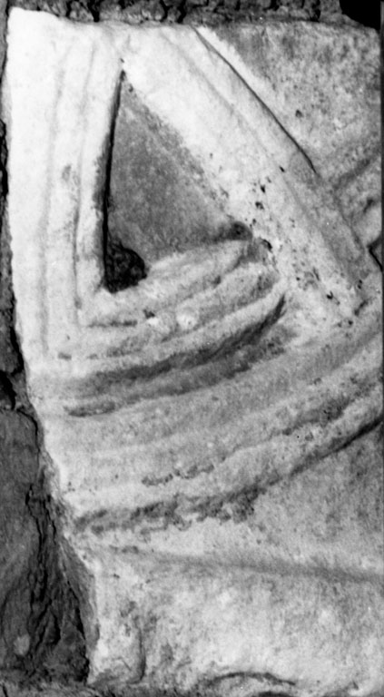 Decorazione a motivi geometrici (rilievo, frammento) - ambito romano (prima metà sec. IX)