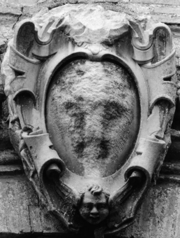 scudo araldico con cherubino (rilievo) - bottega romana (sec. XVI)