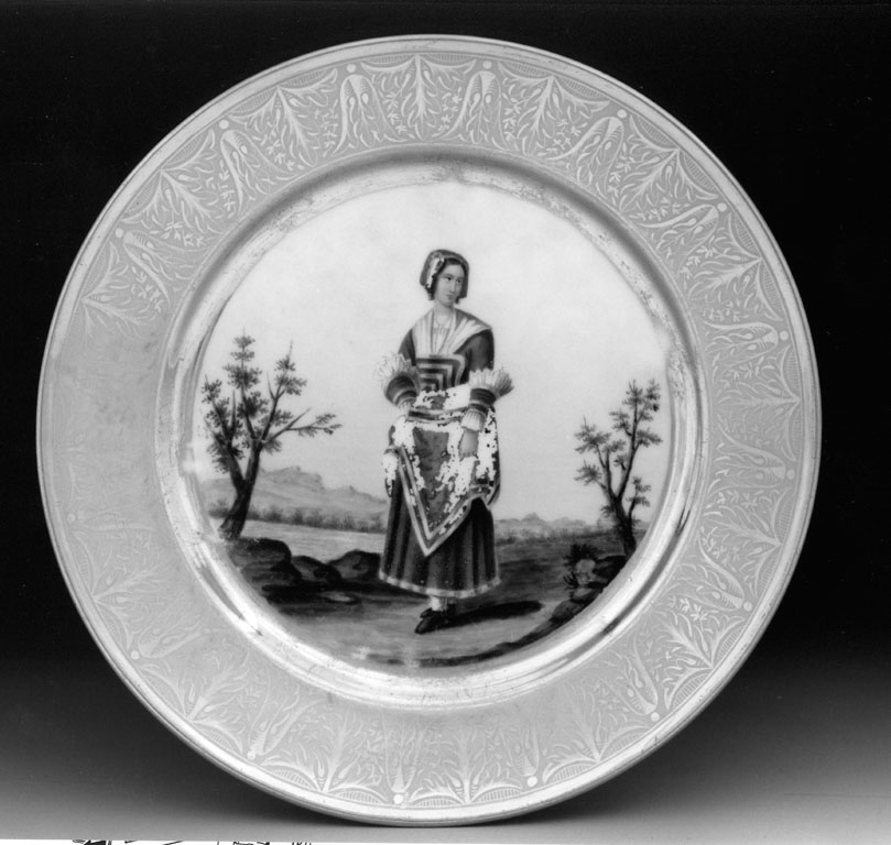donna col costume abruzzese (piatto) - manifattura napoletana (secondo quarto sec. XIX)