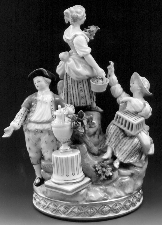 tre fanciulli con cesto, gabbia e anfora (gruppo scultoreo) - manifattura di Meissen (sec. XVIII)