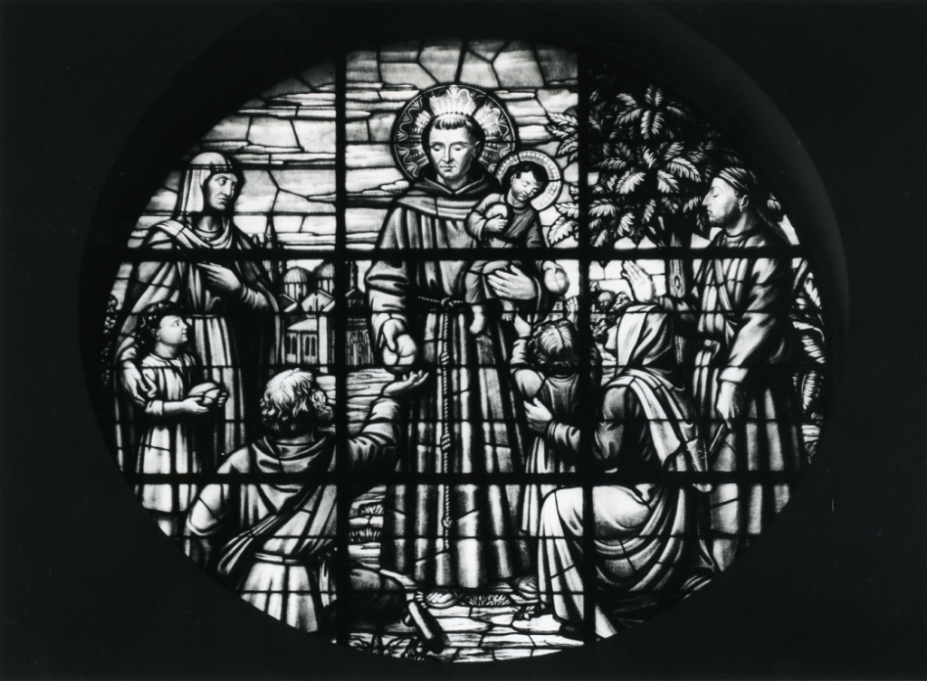 Elemosina di Sant'Antonio da Padova (vetrata, elemento d'insieme) di Giuliani Giulio Cesare (ultimo quarto sec. XIX)
