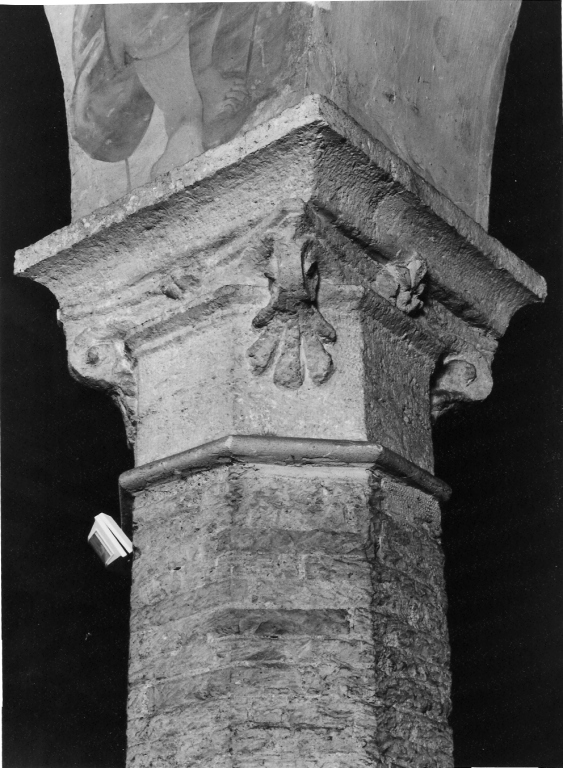 capitello di pilastro, serie - ambito romano (ultimo quarto sec. XV)