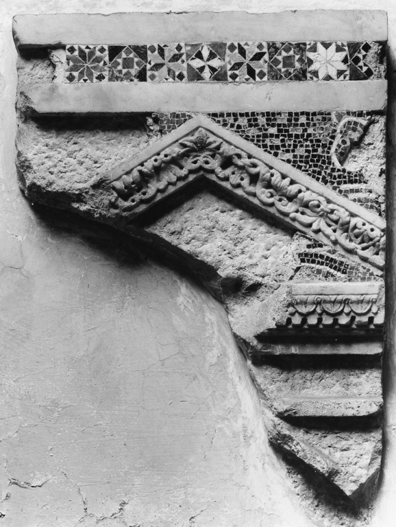 decorazione plastica, frammento di Cosmati (bottega) (metà sec. XIII)