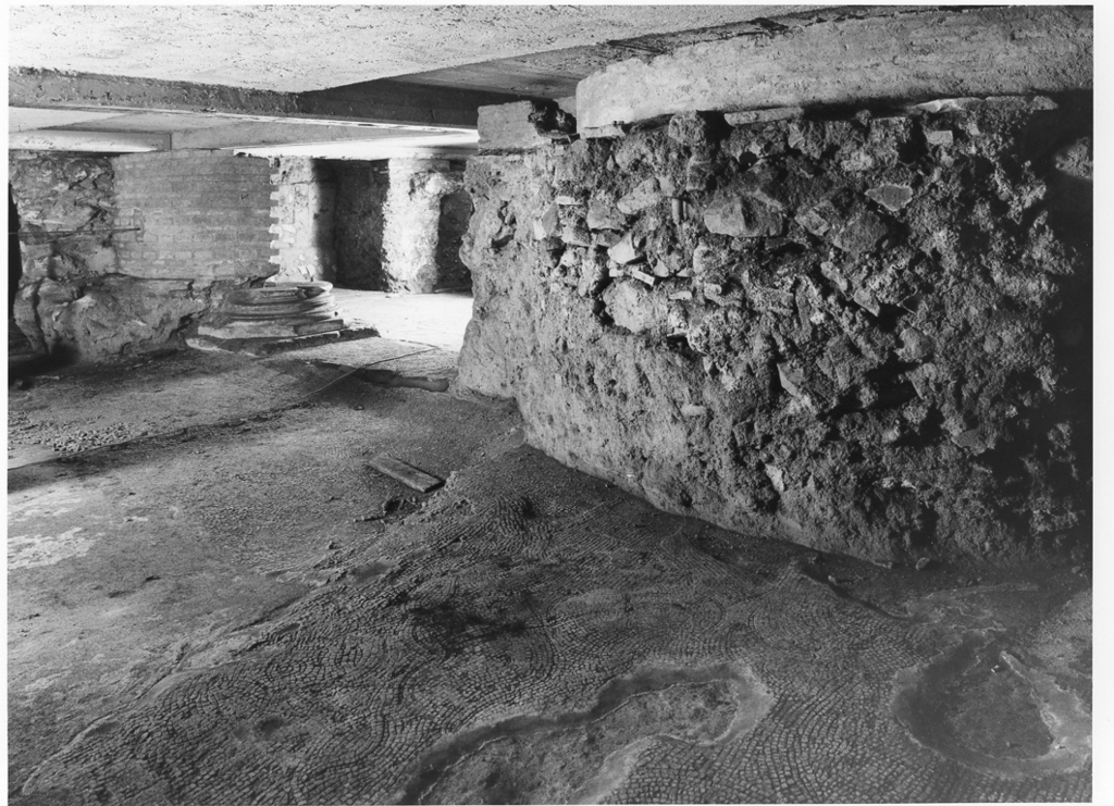 base di colonna, frammento - ambito romano (sec. II)