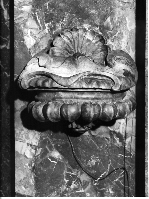 acquasantiera da parete - ambito romano (sec. XVIII)