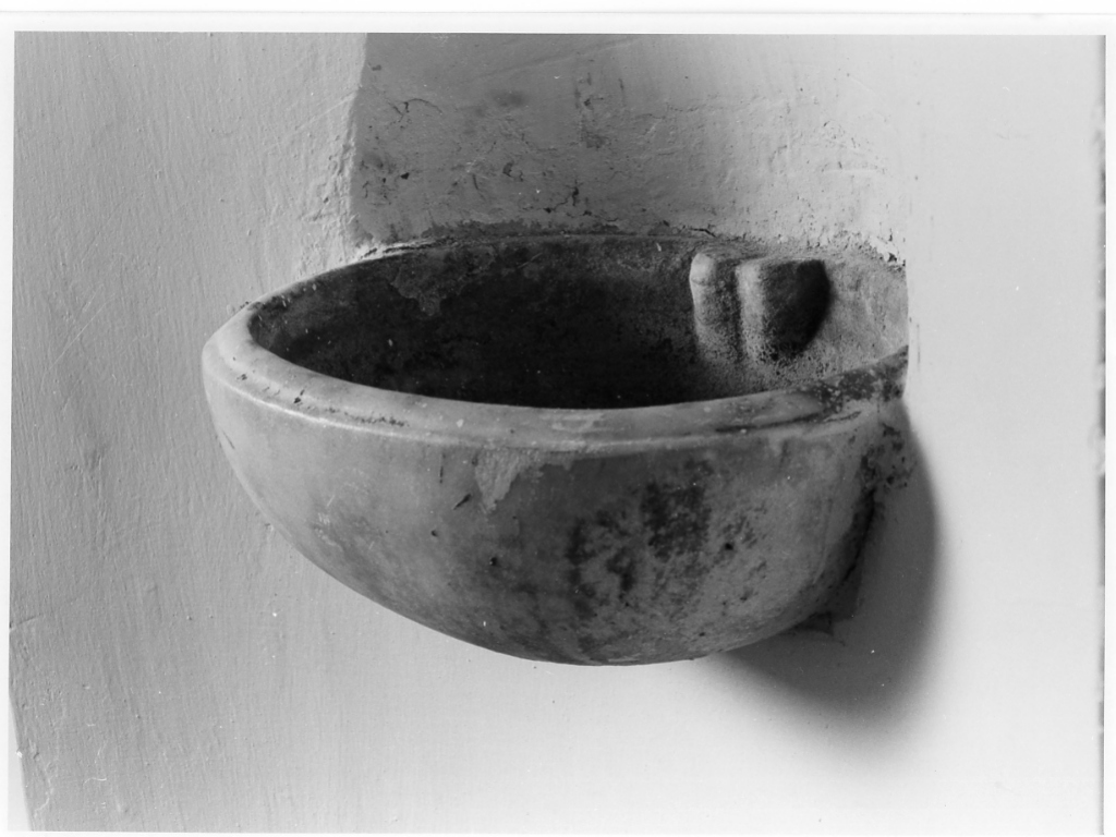 acquasantiera da parete - ambito romano (sec. XVIII)