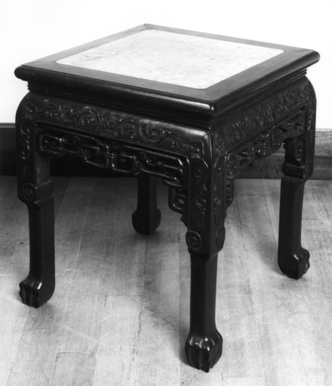 tavolino - produzione cinese (ultimo quarto sec. XIX)