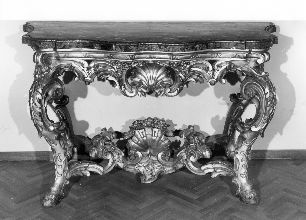 console - ambito romano (prima metà sec. XVIII)