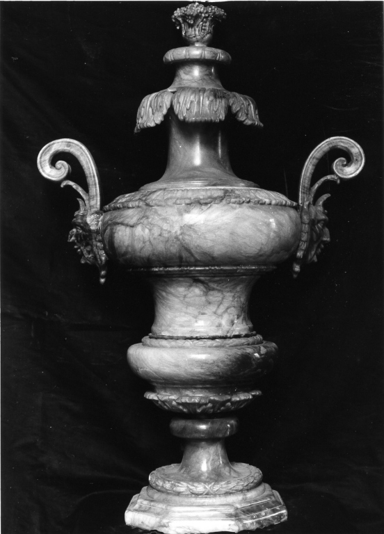 vaso, coppia - ambito romano (prima metà sec. XVIII)