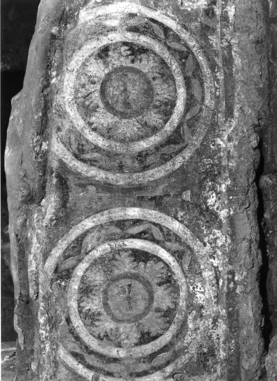Motivi decorativi a cerchi concentrici (dipinto) - scuola romana (secc. VI/ VII)