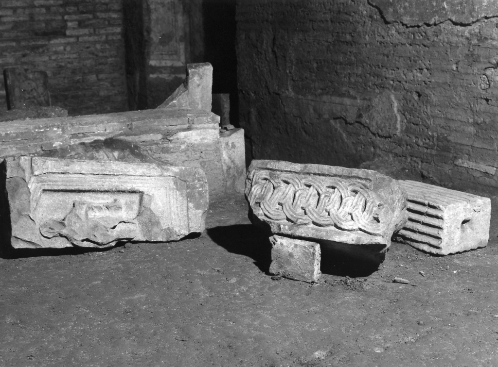 pluteo, frammento - ambito romano (sec. VIII)