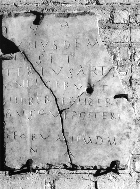 lapide tombale - ambito romano (sec. IX)