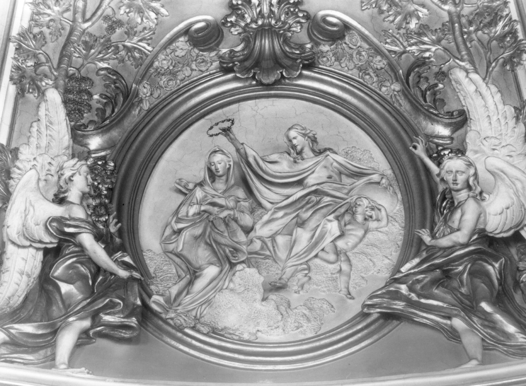 Incoronazione di Maria Vergine (rilievo) di Tandarini Carlo (sec. XVIII)