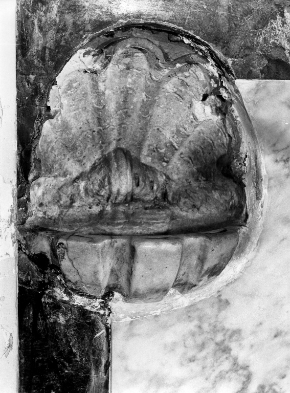 acquasantiera - ambito romano (sec. XVII)