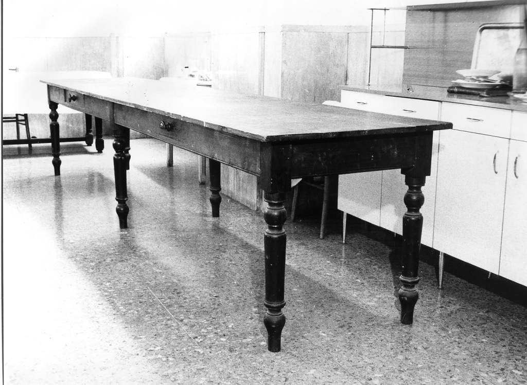 tavolo - ambito romano (seconda metà sec. XIX)