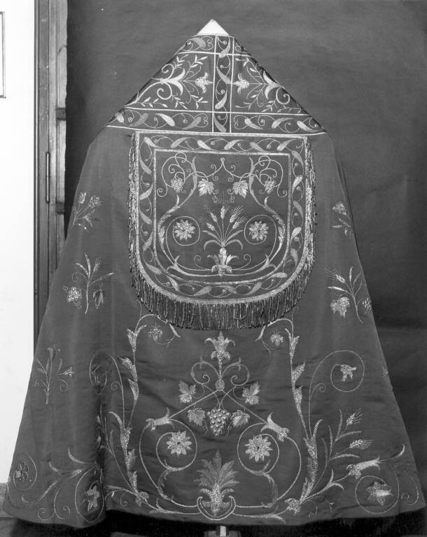 piviale - manifattura romana (seconda metà sec. XVIII)