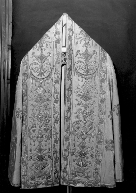 piviale - manifattura romana (prima metà sec. XVIII)