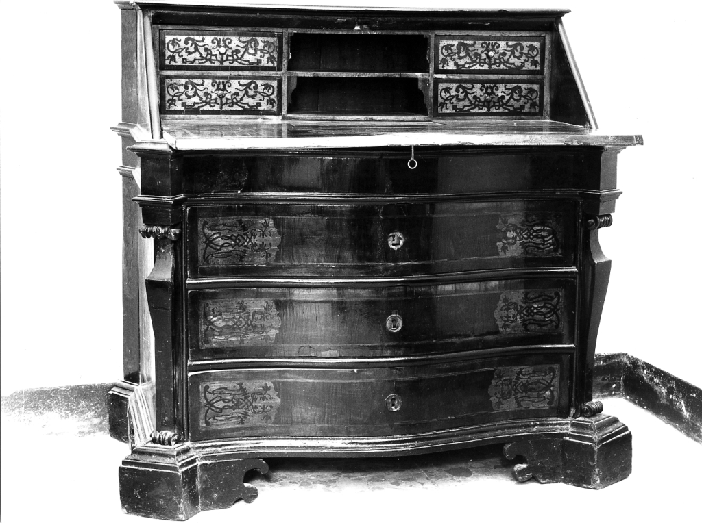 cassettone - a ribalta - ambito romano (inizio sec. XVIII)