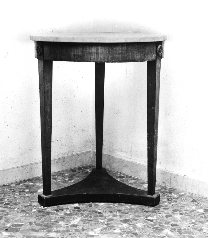 tavolino - ambito romano (prima metà sec. XIX)