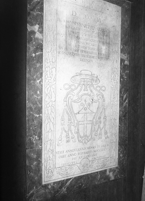 lapide tombale - ambito romano (sec. XVIII)