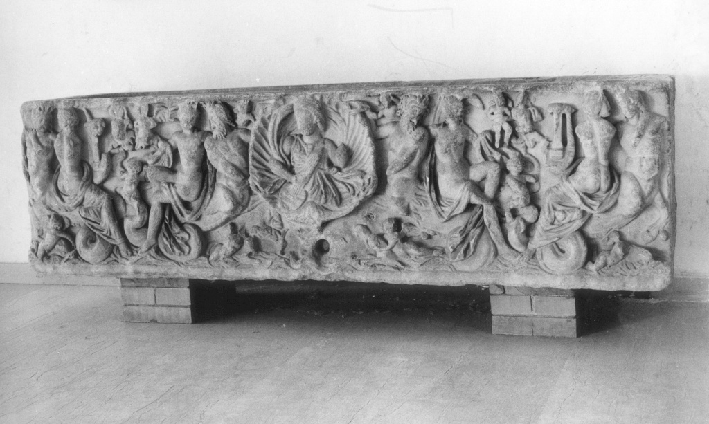 Ritratto di defunta con liuto tra centauri, nereidi e animali fantastici (rilievo) - arte romana (secondo quarto sec. III)