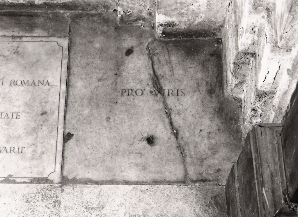 lapide tombale - ambito romano (sec. XVIII)