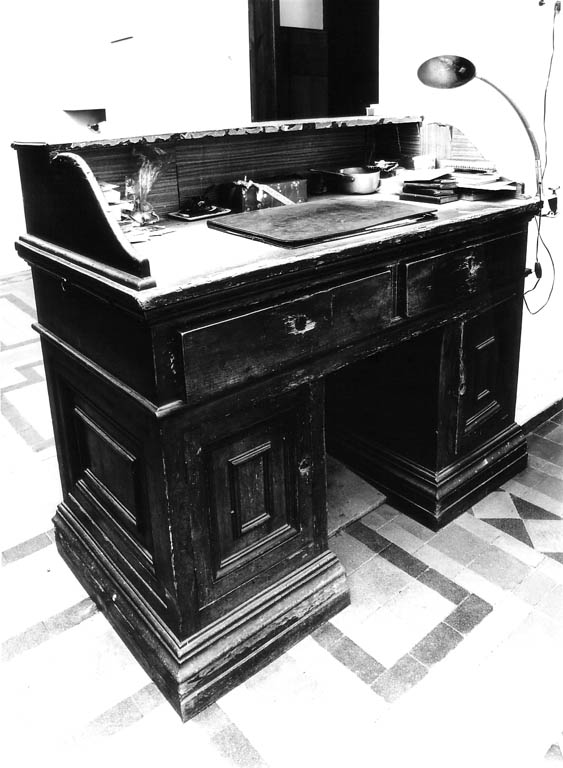 scrivania - ambito romano (sec. XIX)