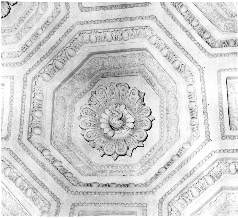 Rosone con fiamma (rilievo) - ambito romano (sec. XVI)