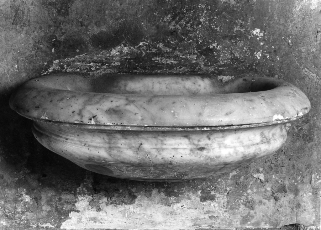 acquasantiera da parete - ambito romano (sec. XVIII)